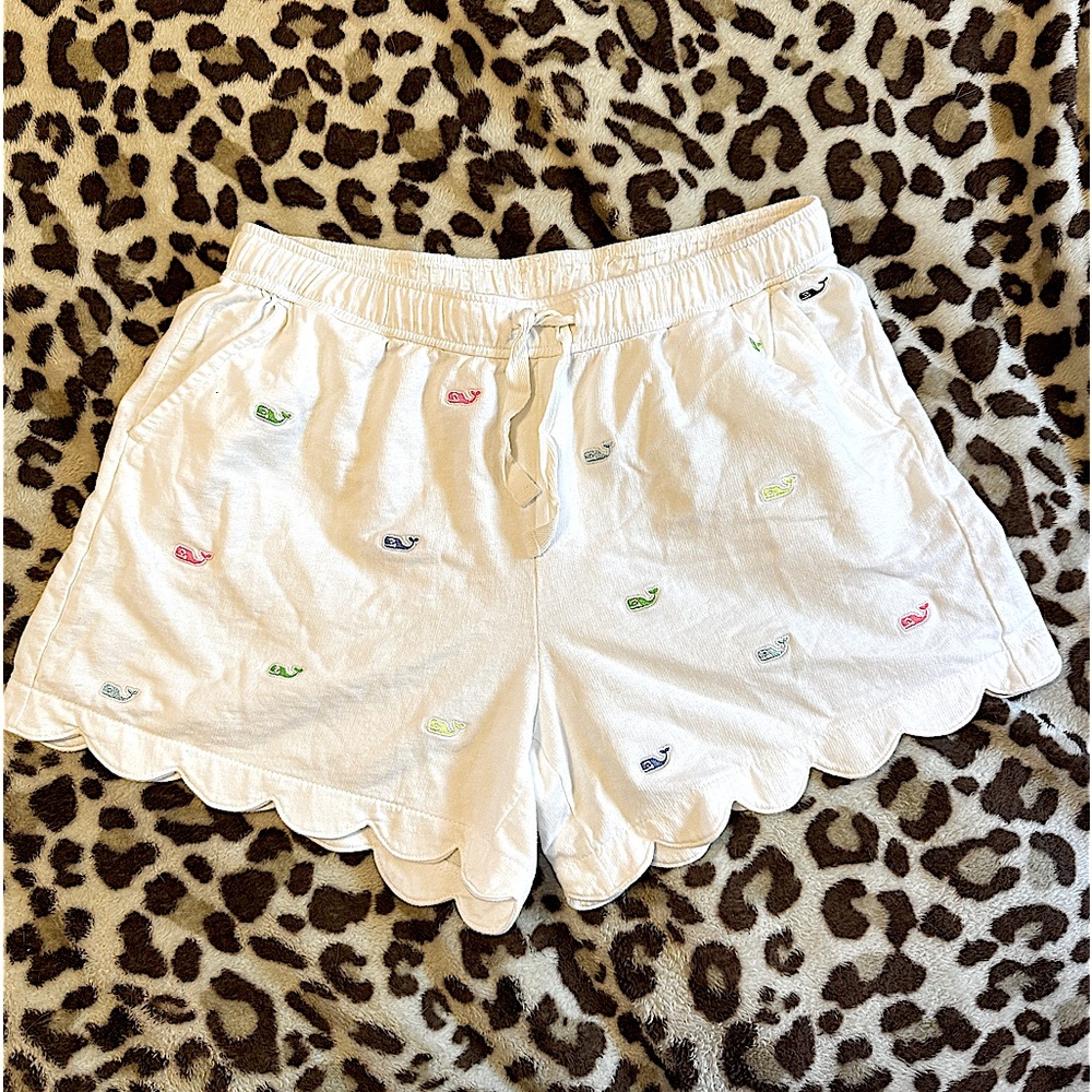 EXCELLENT/LIKE NEW/PRE-OWNED condition VINEYARD VINES girl’s whale shorts